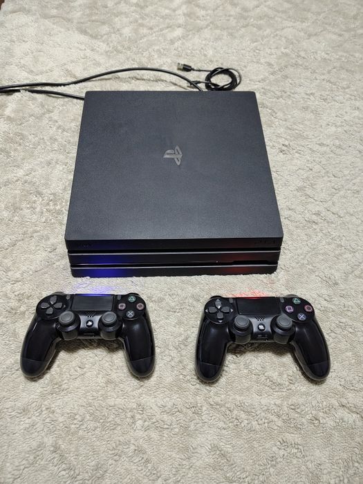 Joc Ps4 pro modat 20 jocuri toate accesoriile.