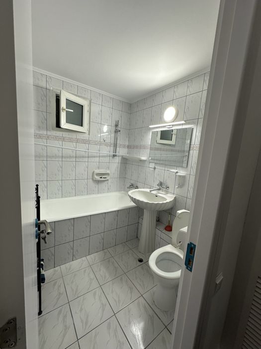 Inchiriere apartament 3 camere Piata Delfinului