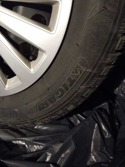 Vand 4 anvelope iarna + jante pt  RENAULT CAPTUR