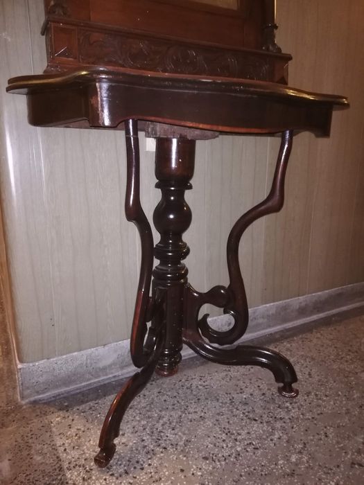 Старинна маса с огледало