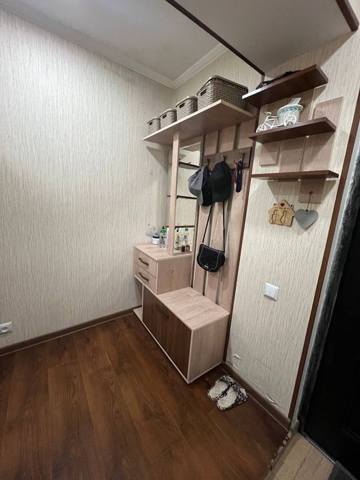 Срочно продается 1 комнатная квартира с балконом 2/6 в поселке Улугбек