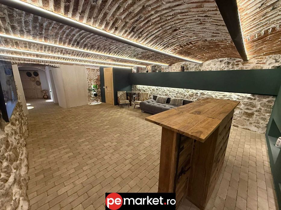 Casă elegantă complet renovată cu demisol spectaculos, Brașov