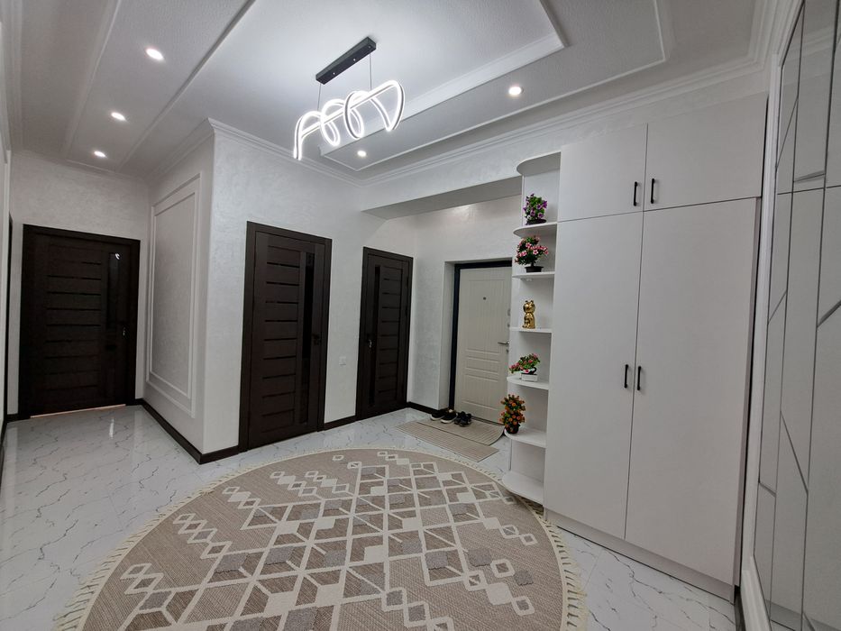 3 xonali kvartira sotiladi