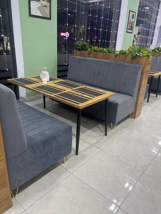 Stol stul  yumshoq mebel va kofe mashina sotiladi