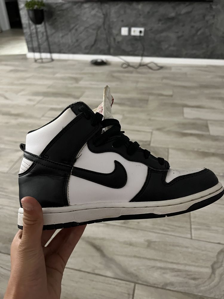 Nike dunk high culoare panda