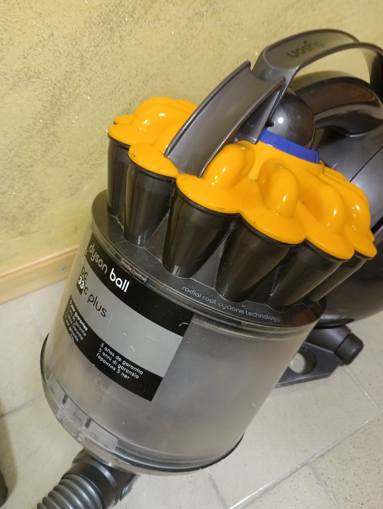 Dyson DC33C прахосмукачка Cyclone - 195 лв