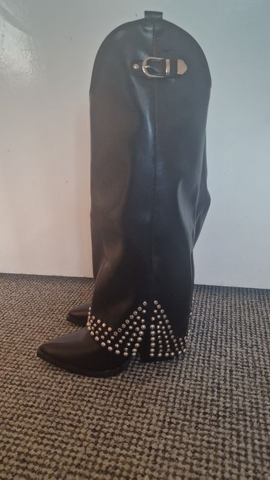 Ботуши с капси кожа