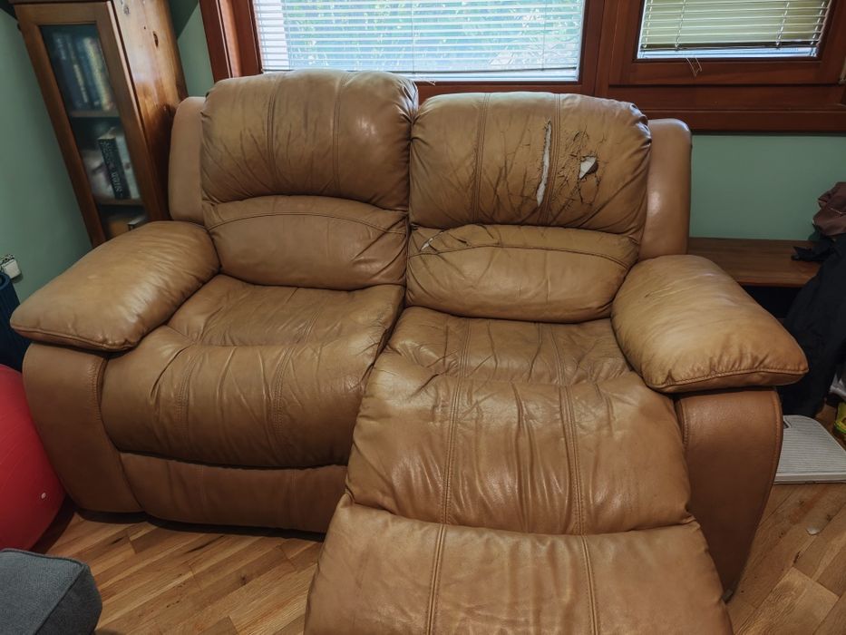 Кожен диван с релакс механизъм