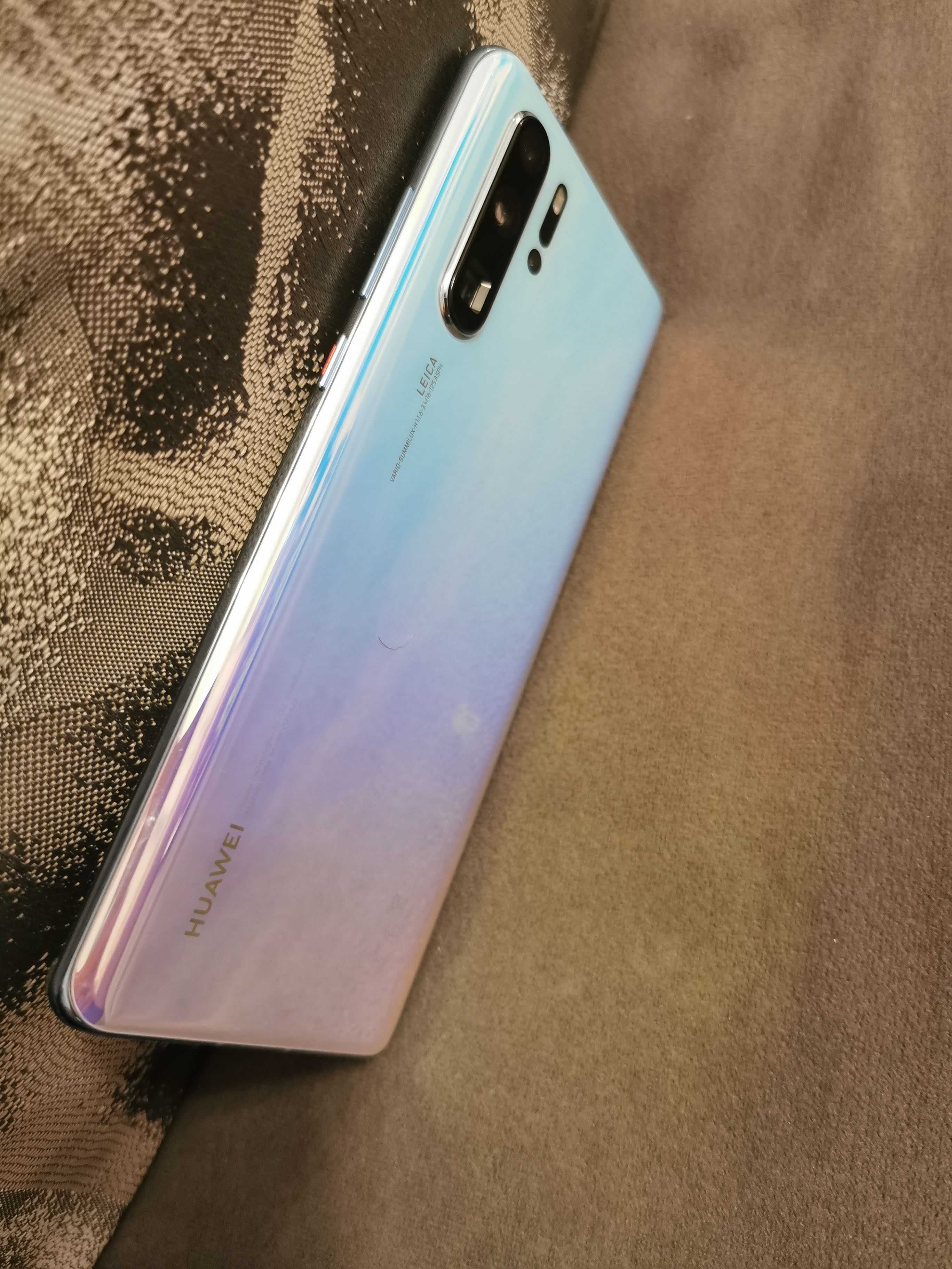 Нов, неразопокован в гаранция Huawei p30 pro