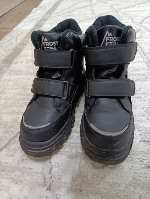 Продам зимние ботинки 32 размер