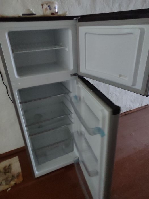 Холодильник сотилади