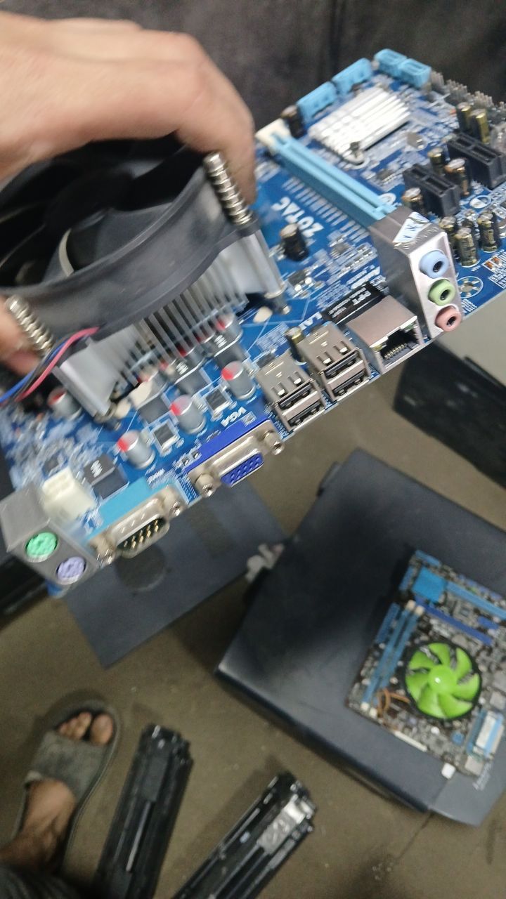 Ddr 3 h 61 platalar sotiladi. 3 ta komportli 7 ta Sim bn ulanadga com.