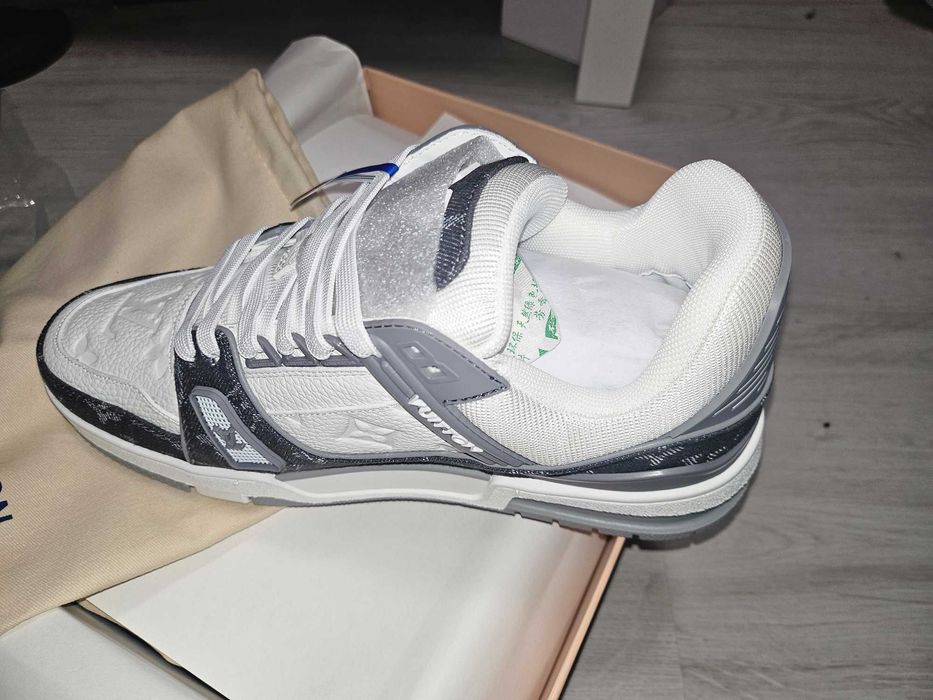 LV arch light sneaker