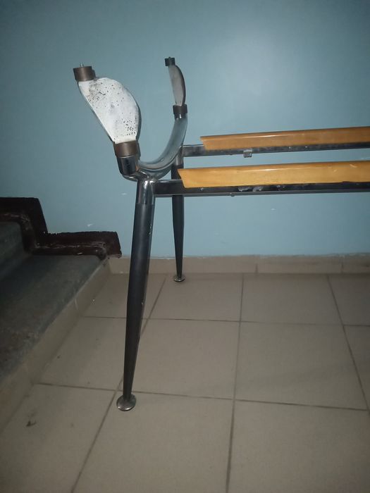 Крепкий Надёжный стол обеденный