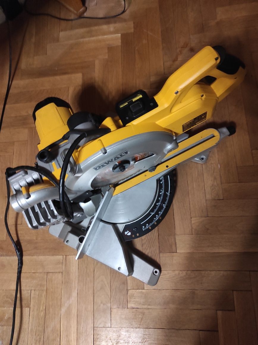 Потапящ циркуляр Dewalt DWS778QS