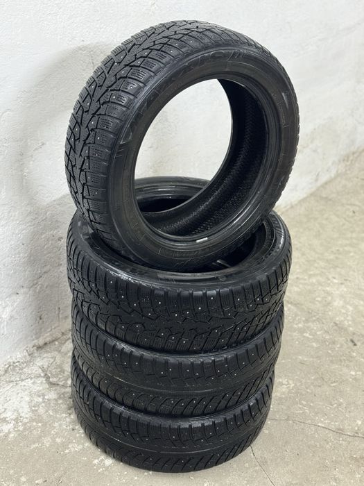 Зимняя шипованная резина комплект на 17 215/55
