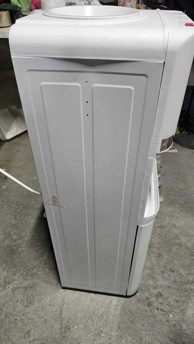 Диспенсър за вода ELITE WDE-2564 WI, Транспортен дефект