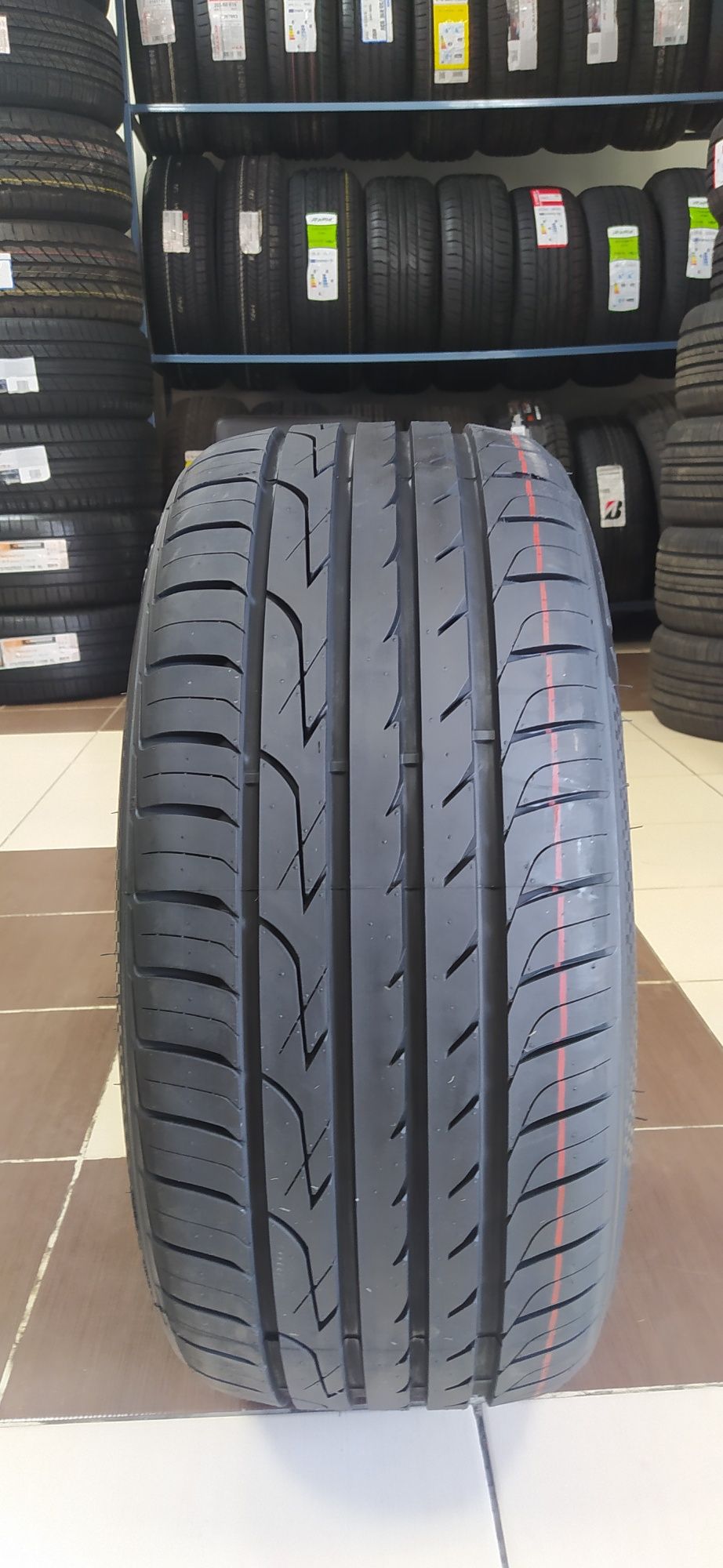 245/45R18 Three-A P606