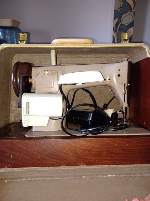 Masina de cusut Singer 201K electrica