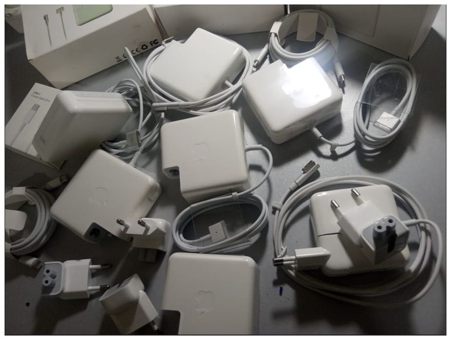 ! на ваш MacBook - зарядка, блок питания (от макбука)