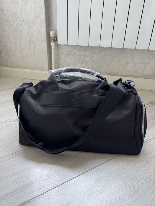 Черная спортивная сумка Астана