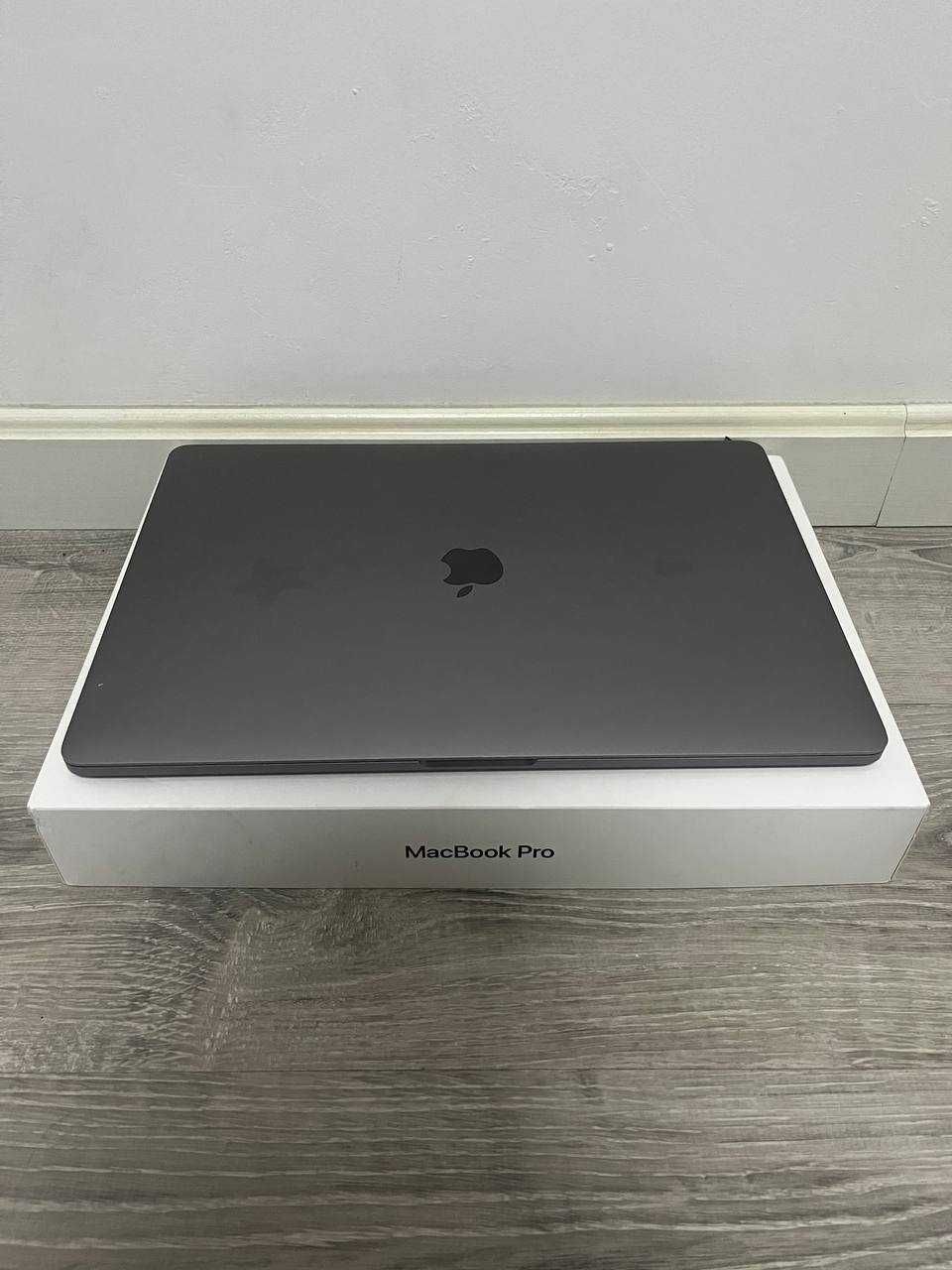 MacBook pro 15 inch 2019 i7/9 16gb