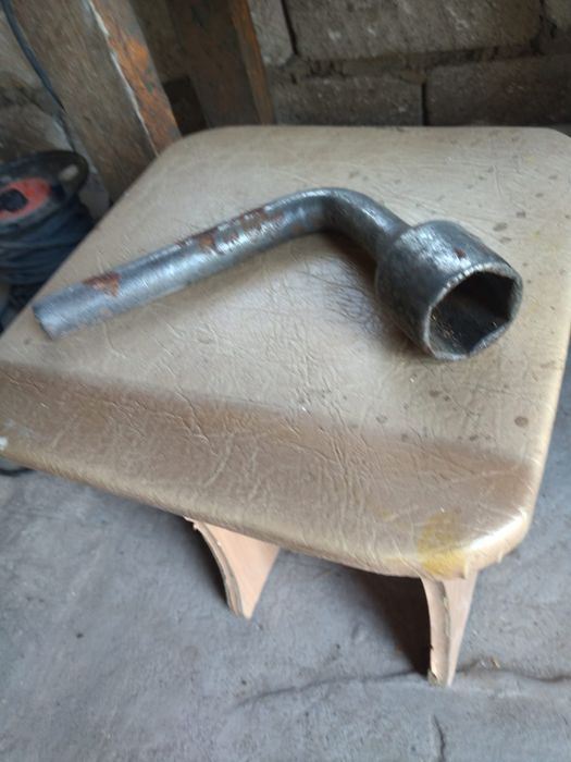 Стремяночный срывной ключ хово