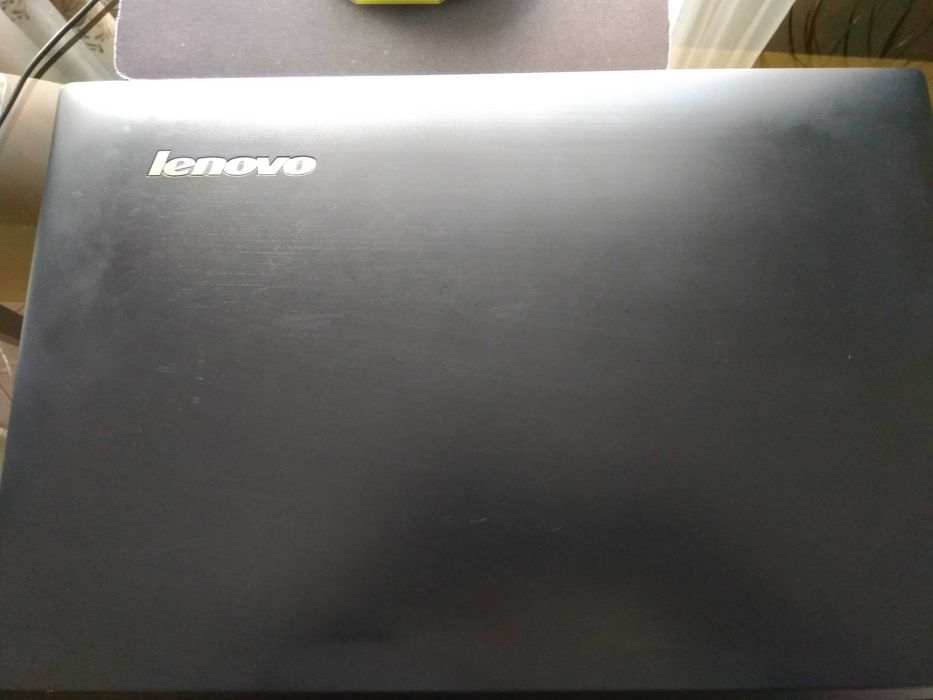 лаптоп Lenovo ширина екран 34.5 см / височина 19.5 см
