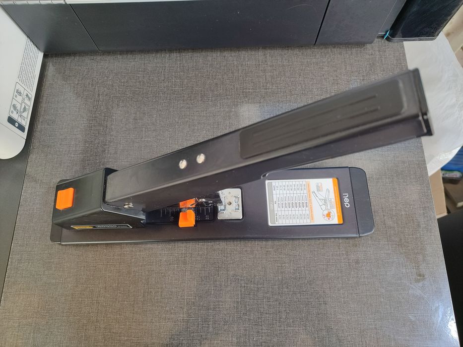 Deli stepler 210 ta varoqgacha