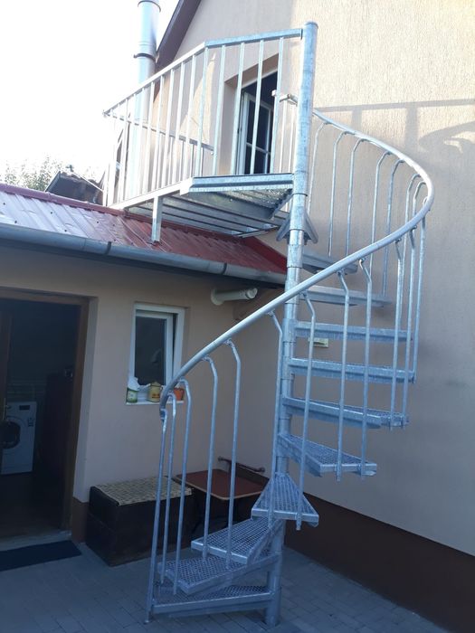 Scari metalice zincate si vopsite