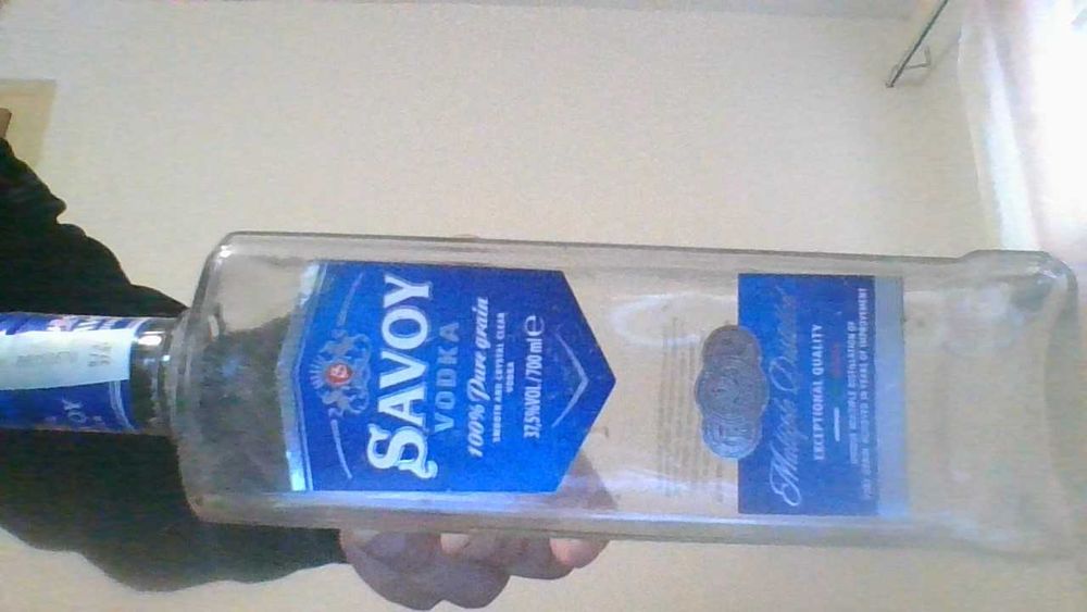 празни ботилки шишета амбалаш от водка