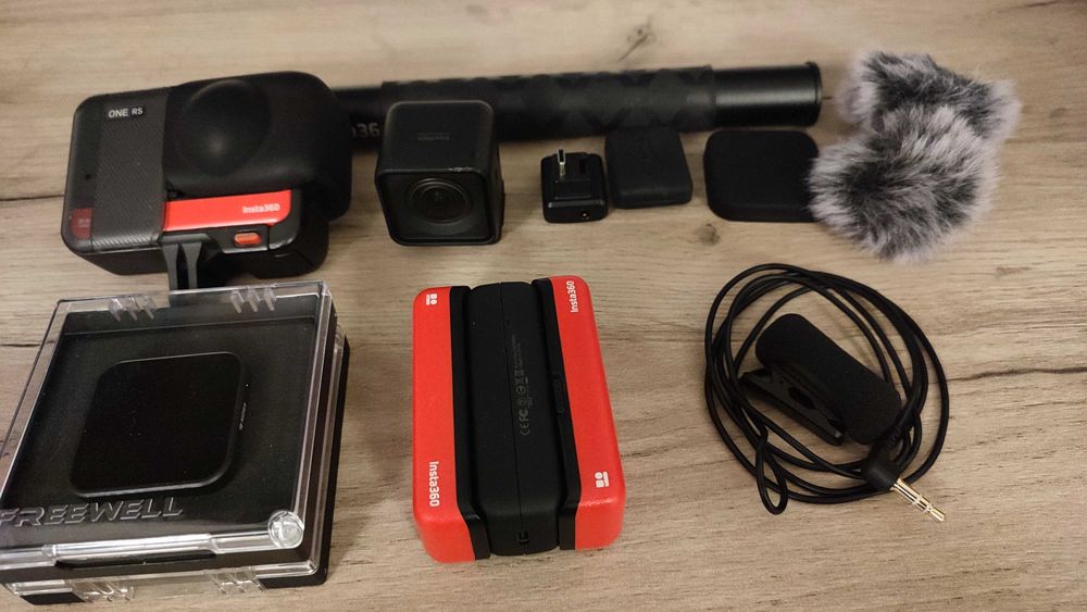 Insta360 One RS + Accesorii