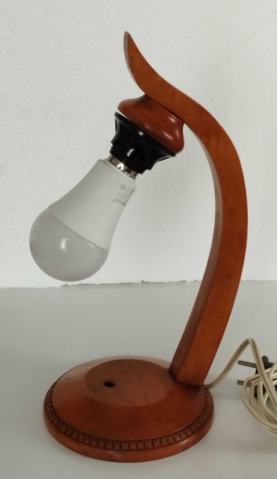 2 бр.нощни лампи с дървена основа.