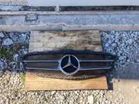 Предна решетка с емблема за Mercedes W205.