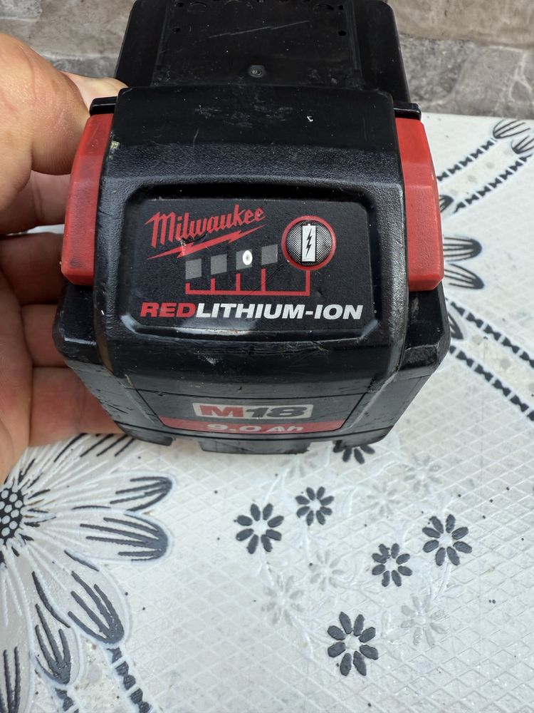 Акумулаторна батерия Milwaukee M18B9/ 18 V, 9 Ah, литиево-йонна