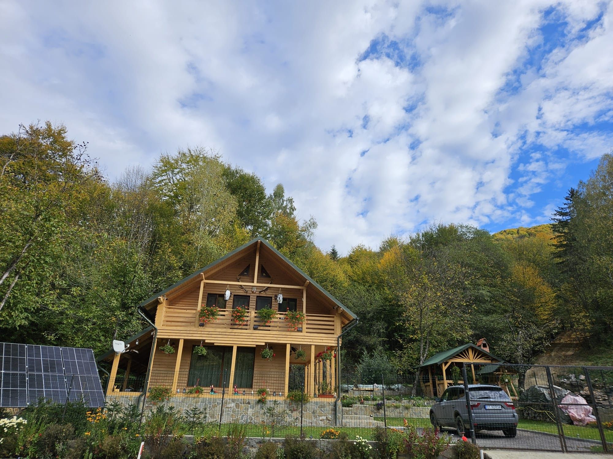 Vând cabană la munte în Gura Siriului
