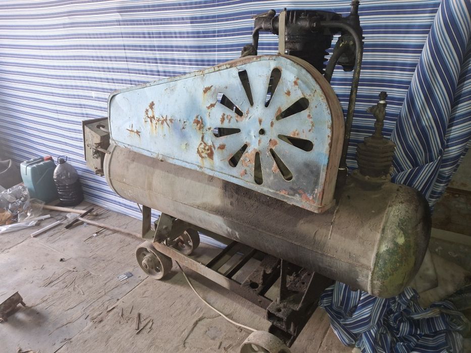 Компрессор сотилади