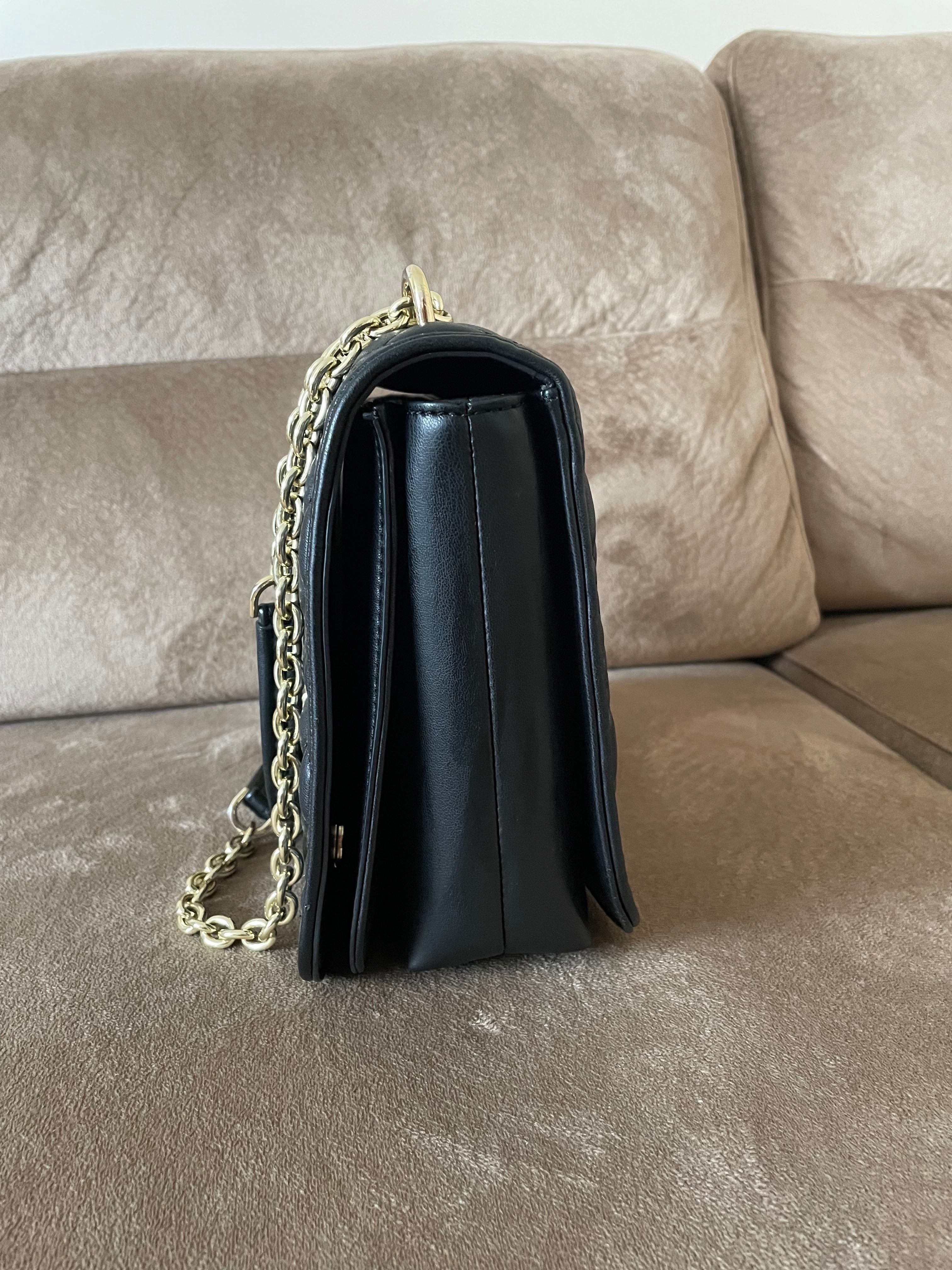 Оригинална чанта на Love Moschino