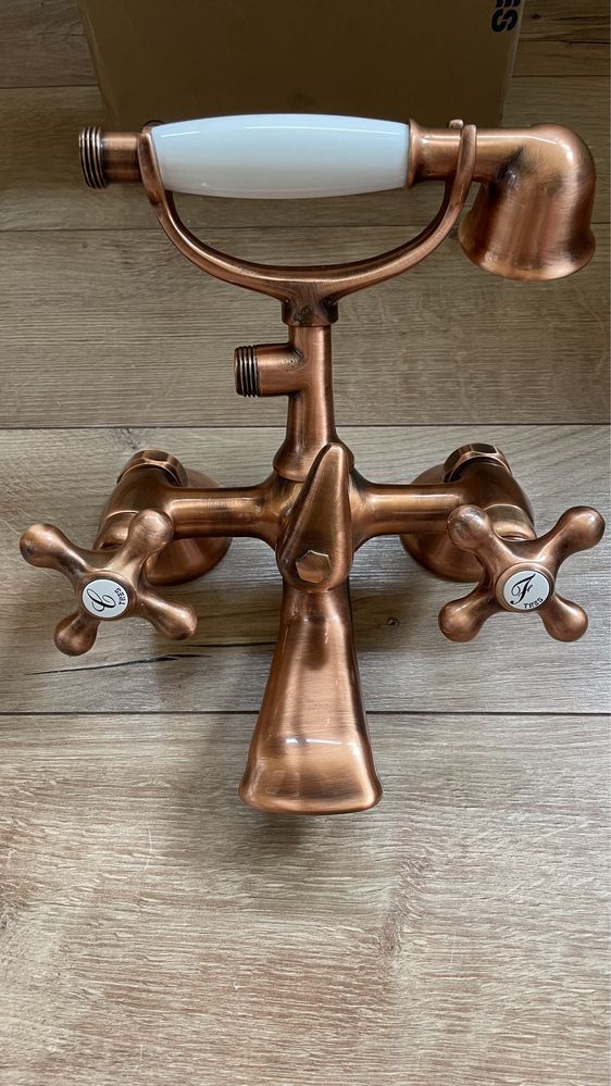 Set Baterie Dus cada Bronz Antichizat cu Ceramică Tres Spania, Bideu,