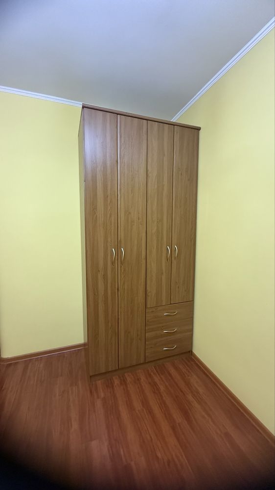 Шкаф двухдверный