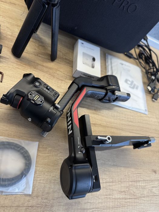 DJI Ronin RS 4 Pro Combo Стабилизатор / Гимбъл