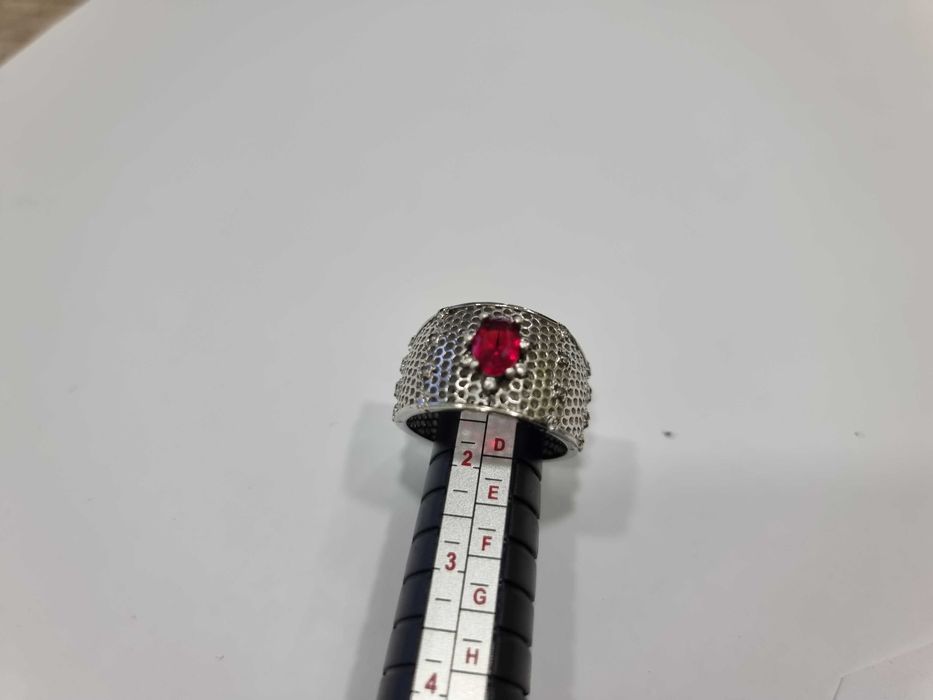 Сребърен пръстен с рубин