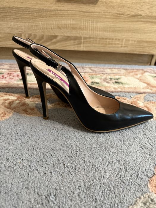 Vand pantofi decupati piele naturala 39