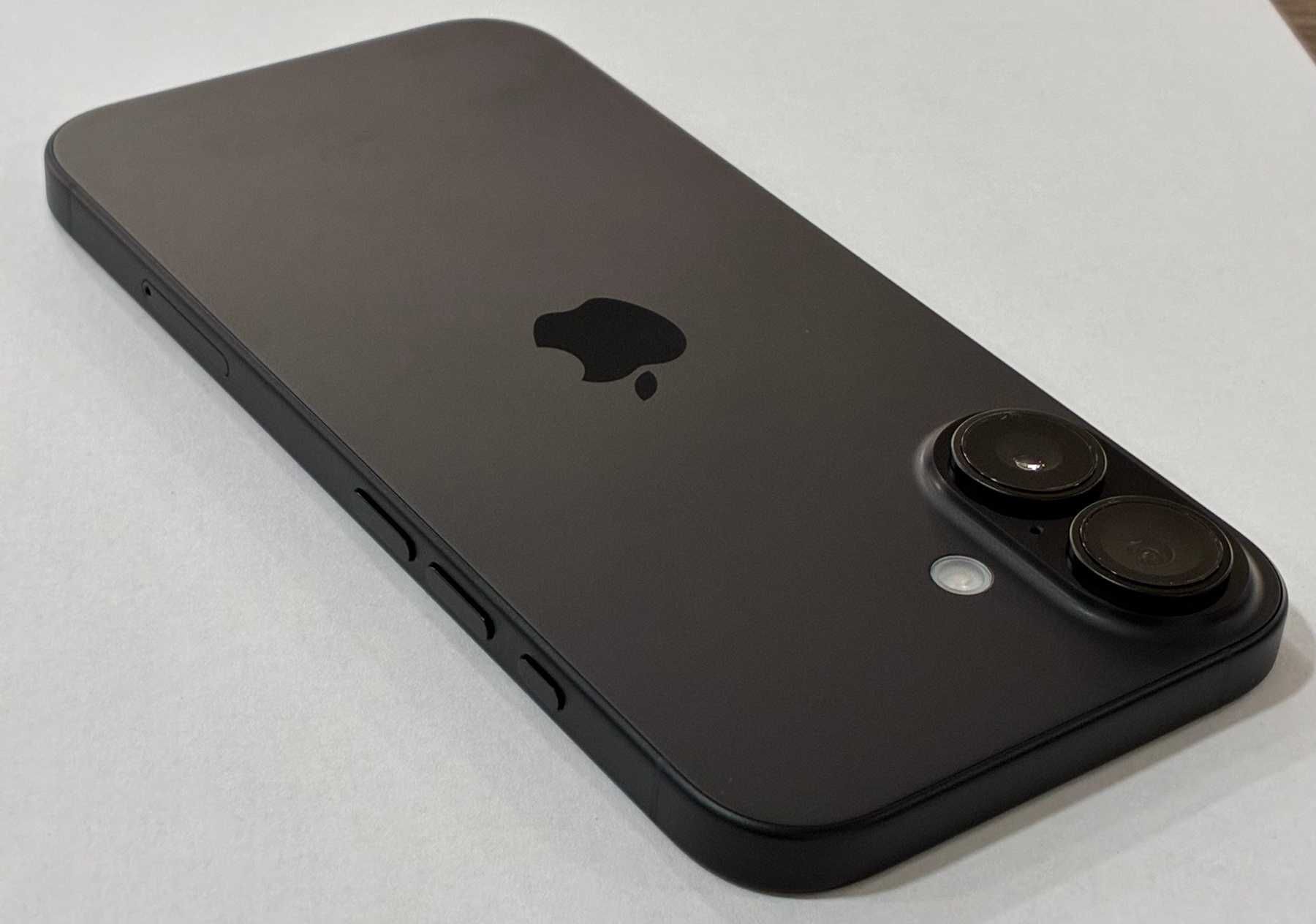 Apple iPhone 16 128GB с гаранция 1г