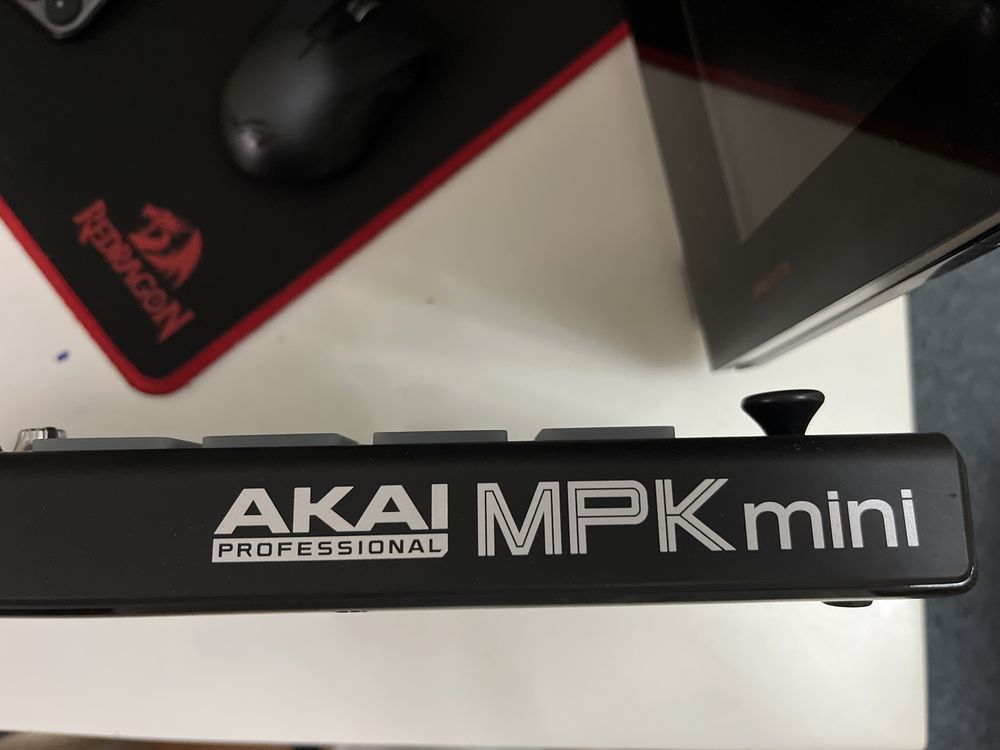 Midi клавиатура Akai MPK mini