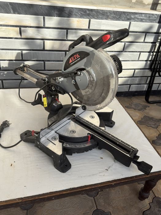 Sotiladi: Torцовочная pила (EPA PT-10/254) – mukammal holatda!