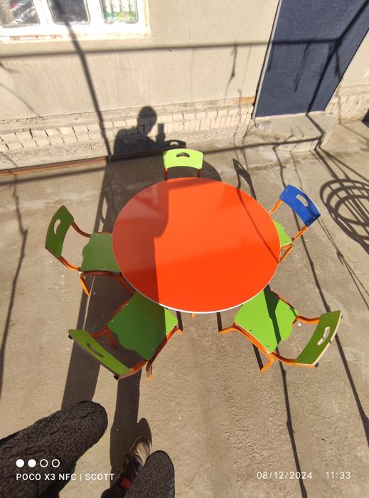 Bolalar uchun kravat stol stulchalar