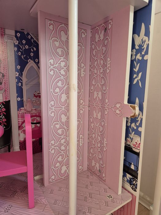 Casuta din lemn pentru papusi