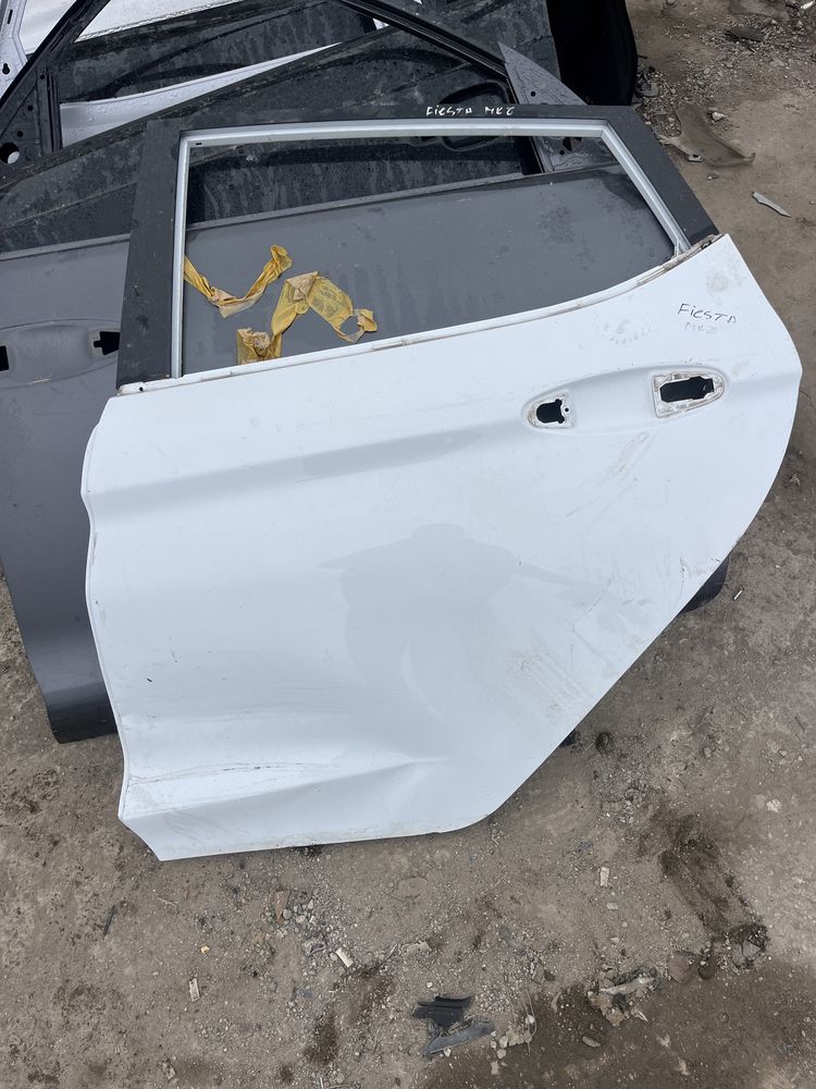 2 броя задна лява врата Ford Fiesta MK8 2018-
