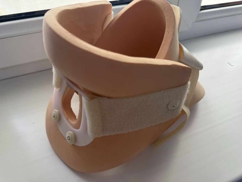 шейный фиксатор (воротник Шанца)